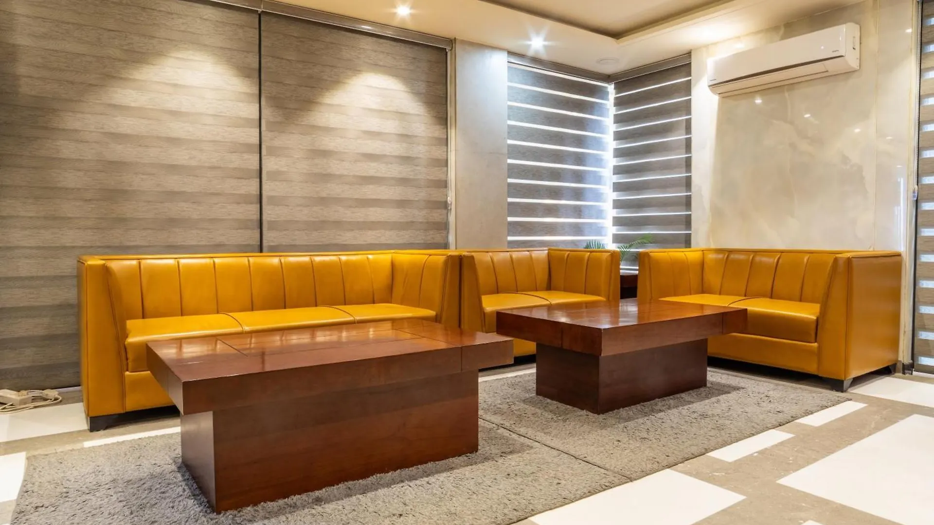 ホテル Housr Sector 42 Gurgaon Golf Course Road Near 42-43 Metro Station