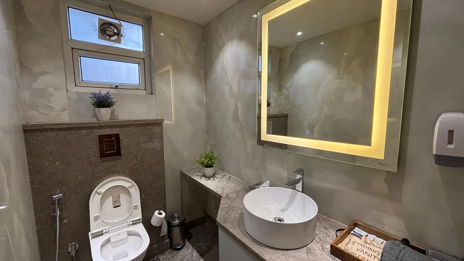 Hotel Housr Sector 42 Gurgaon Golf Course Road Near 42-43 Metro Station