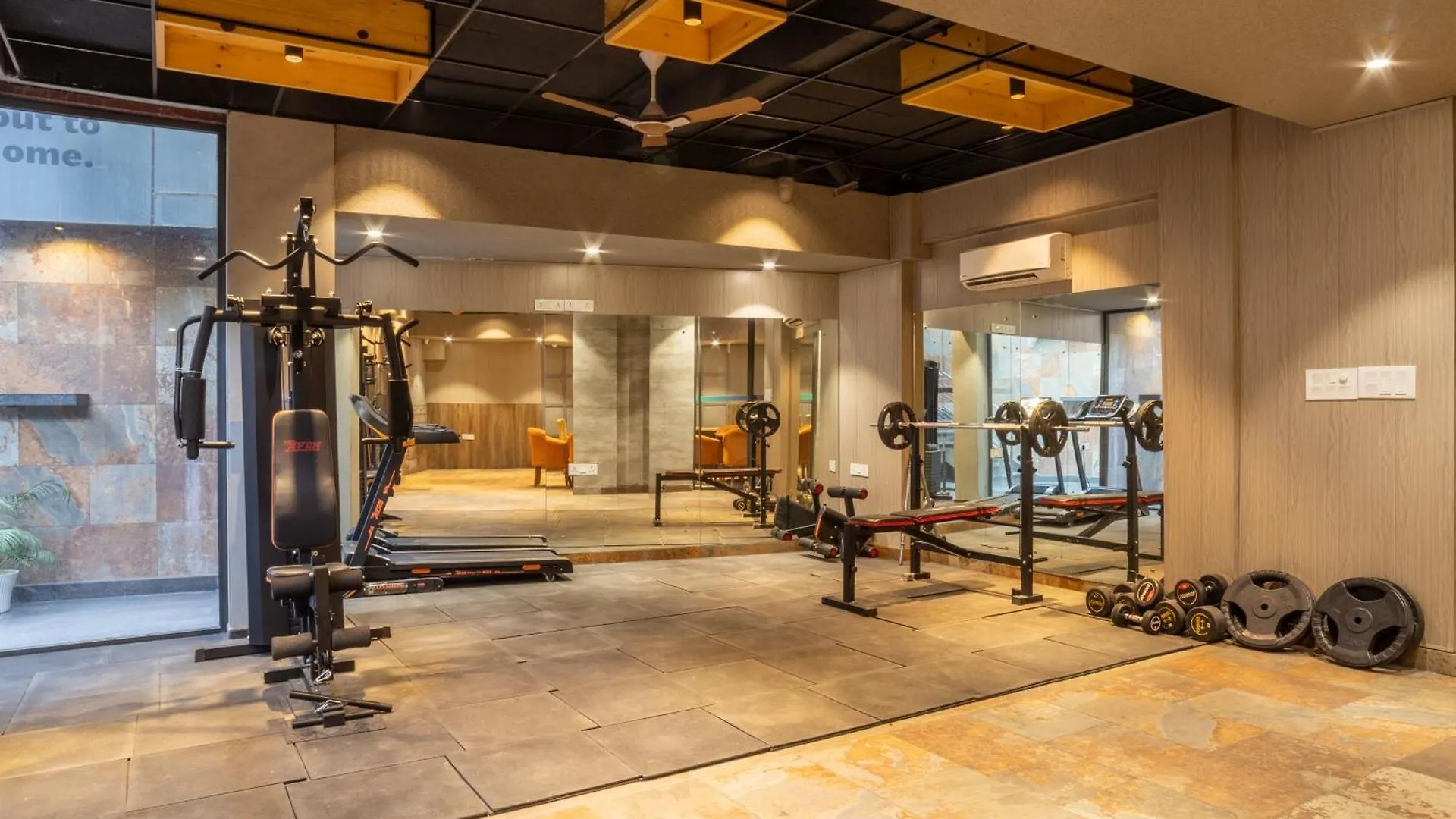 Hotel Housr Sector 42 Gurgaon Golf Course Road Near 42-43 Metro Station Indie