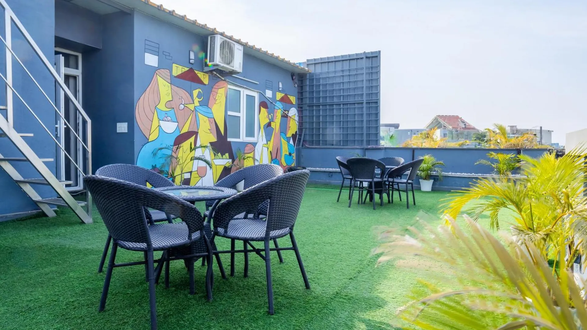Hotel Housr Sector 42 Gurgaon Golf Course Road Near 42-43 Metro Station