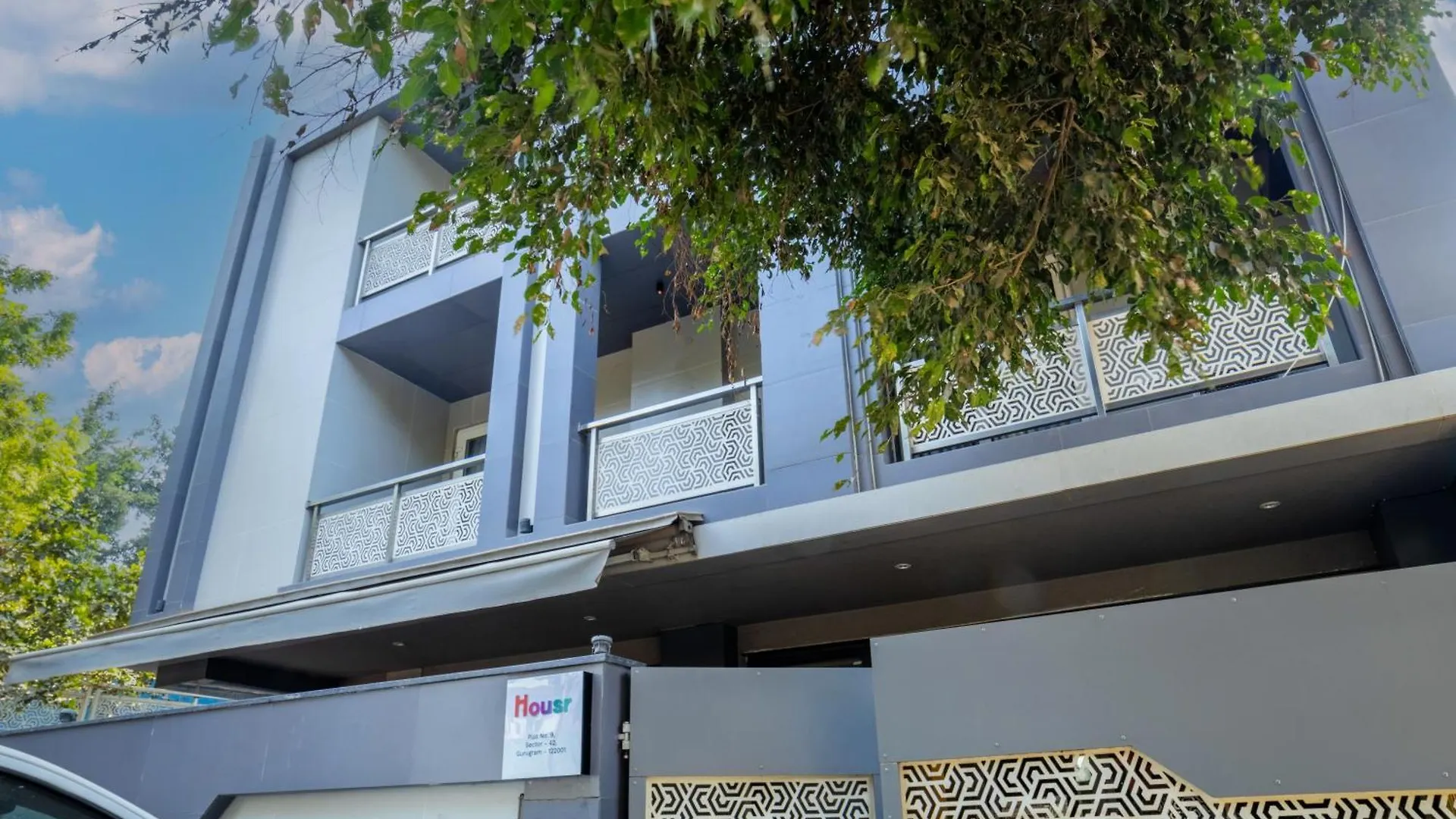 Hotel Housr Sector 42 Gurgaon Golf Course Road Near 42-43 Metro Station
