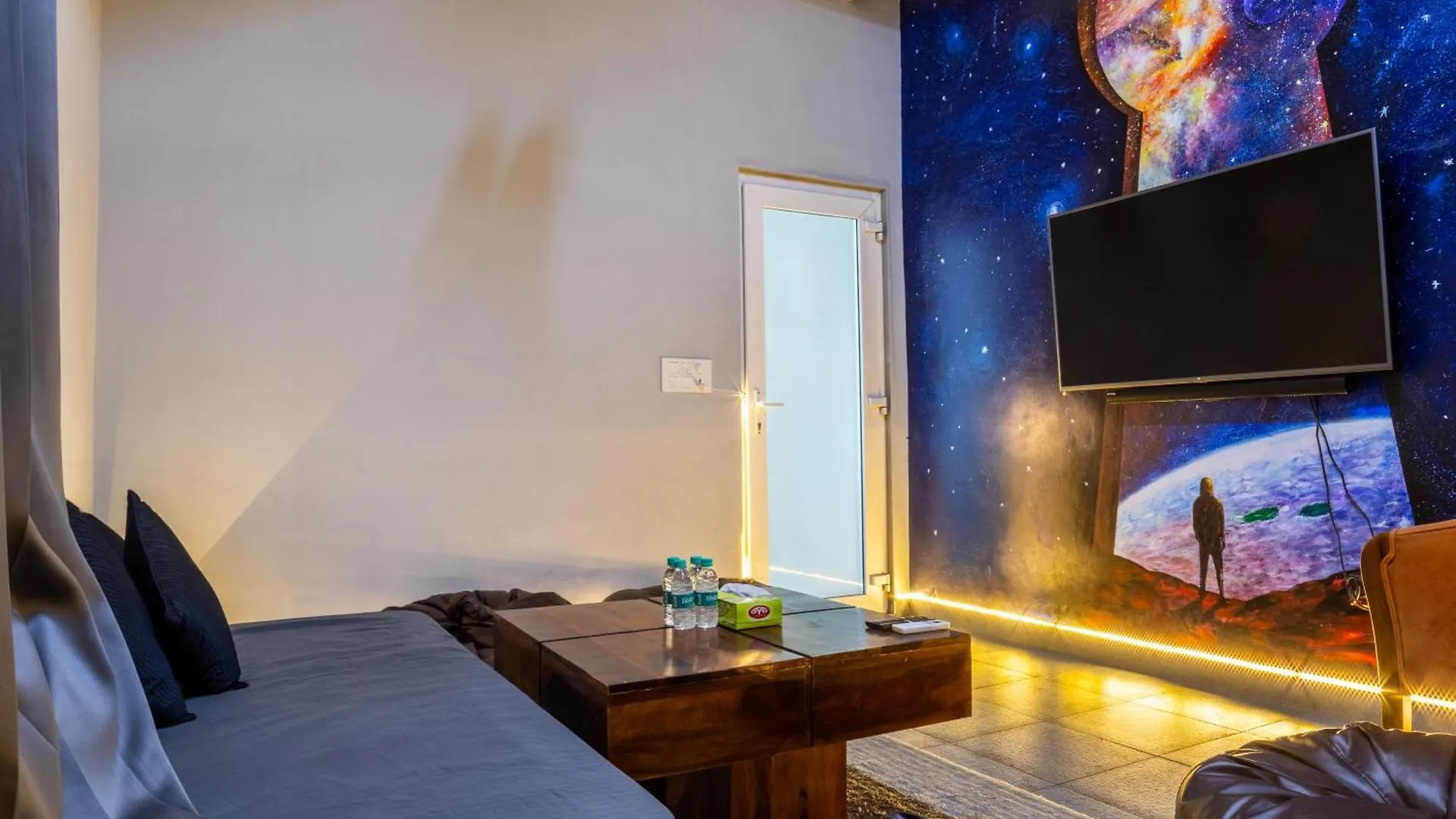 Hotel Housr Sector 42 Gurgaon Golf Course Road Near 42-43 Metro Station