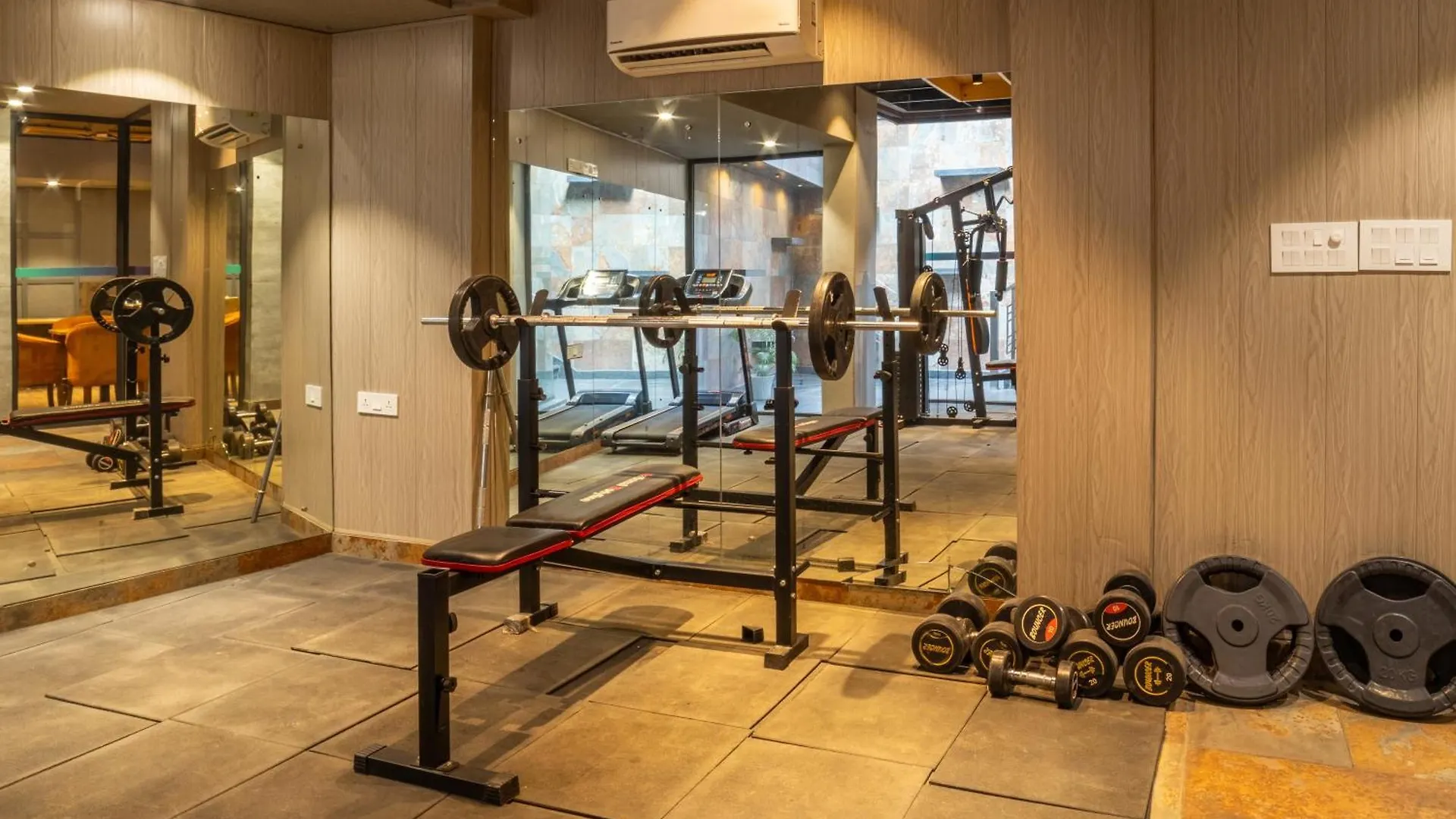 Hotel Housr Sector 42 Gurgaon Golf Course Road Near 42-43 Metro Station