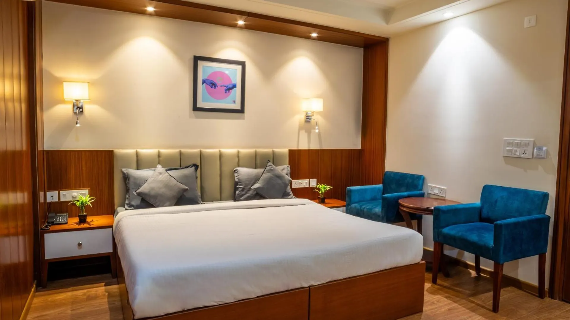 Hotel Housr Sector 42 Gurgaon Golf Course Road Near 42-43 Metro Station