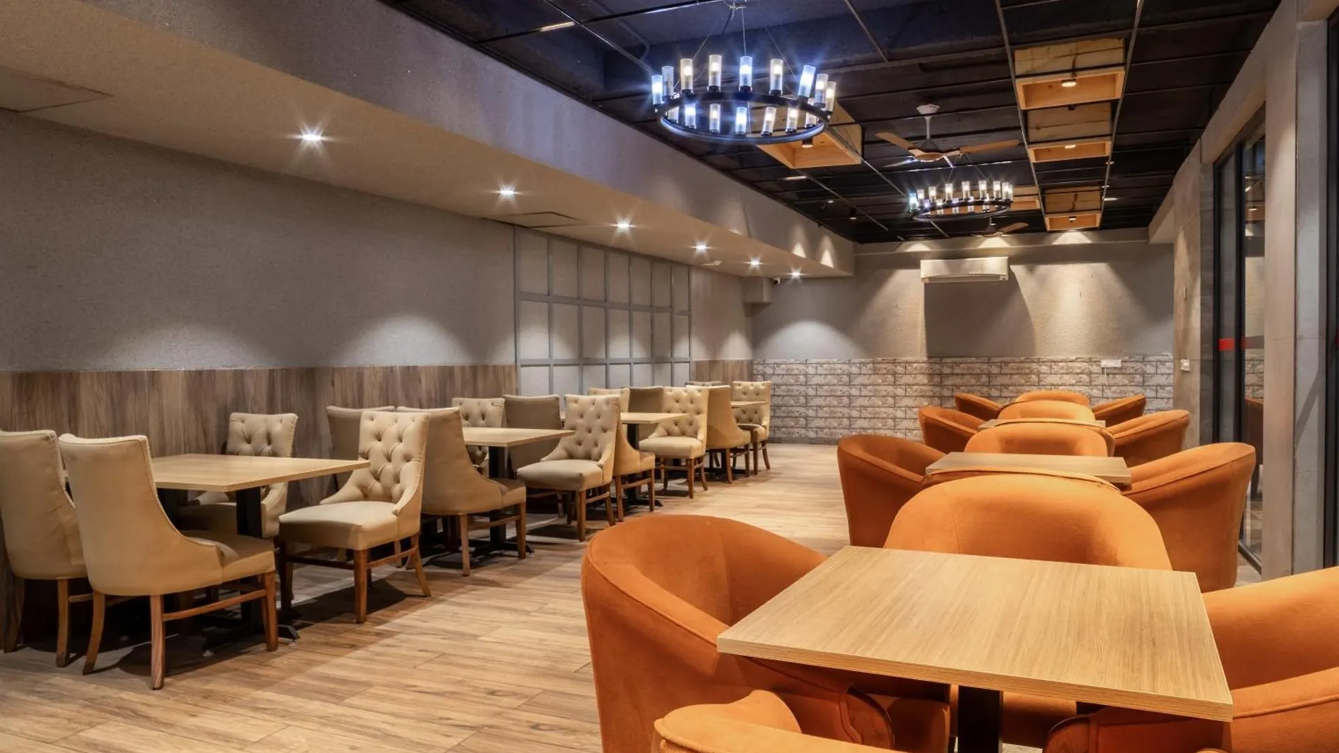Hotel Housr Sector 42 Gurgaon Golf Course Road Near 42-43 Metro Station Indie